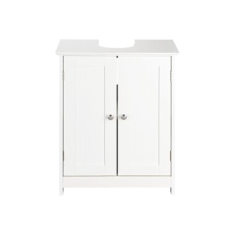 Meuble sous lavabo blanc style shaker avec poignées en bois dans une salle de bain lumineuse.